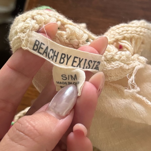 Cream Crochet-Trim Tunic Top with Fringe Accent and Open Back - Picture 2 of 7